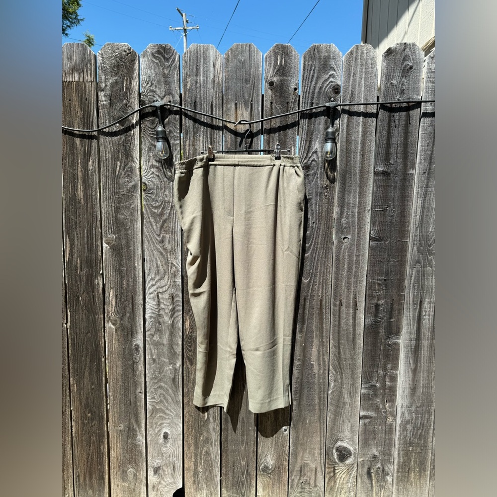 Anthropologie The Essential Pull-On Trouser Olive Green Slim Fit Elastic Waist L - Picture 3 of 10
